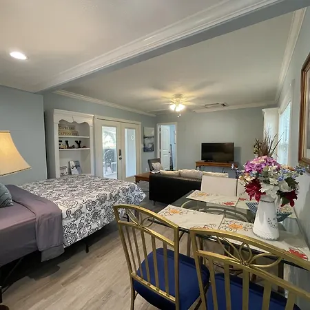 New Decorated Guest Suite Unit C Close To Katy Mills